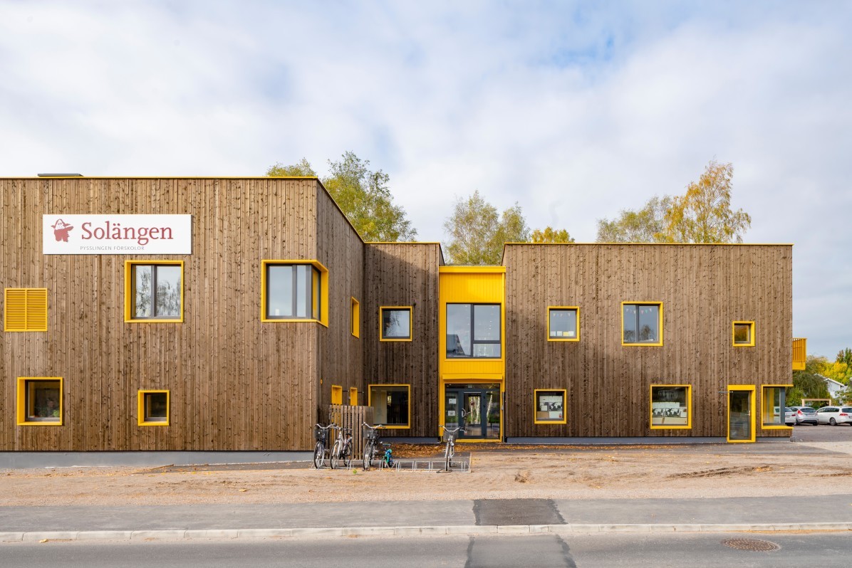 Exteriörfoto av förskolan Solängen i Huddinge. Tillhörande Pysslingen Förskolor.