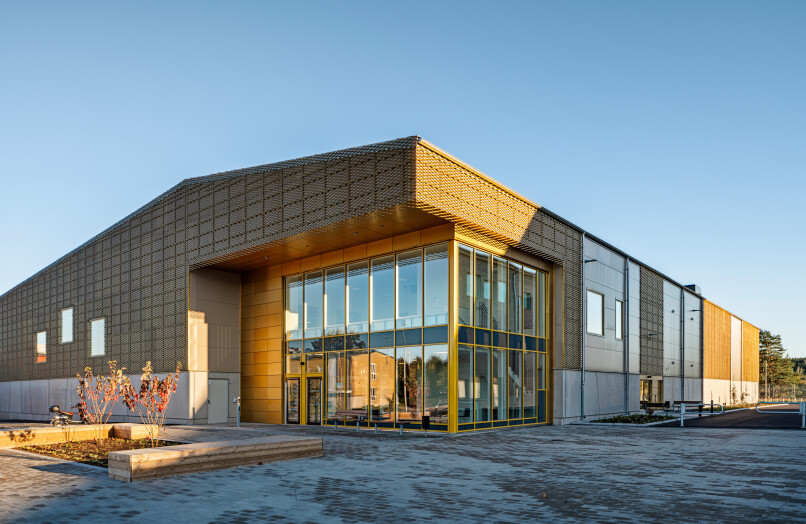 Lyckeskolan i Kinna, ritad av Fredblad Arkitekter. Fasad producerad av Ruukki.