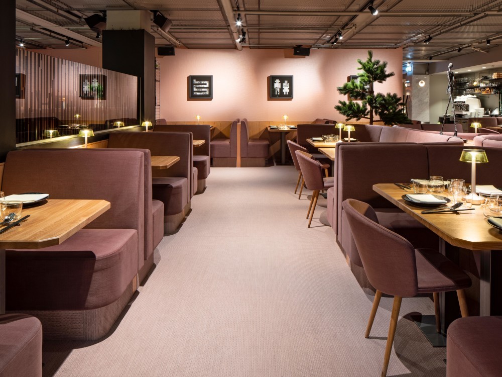 Dukade bord på Nikkei-restaurangen Videgård i Sturegallerian i Stockholm.